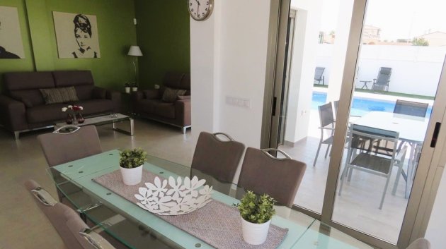 Resale - Villa -
La Marina