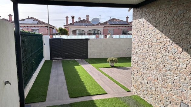 Resale - Villa -
Los Montesinos - La Herrada