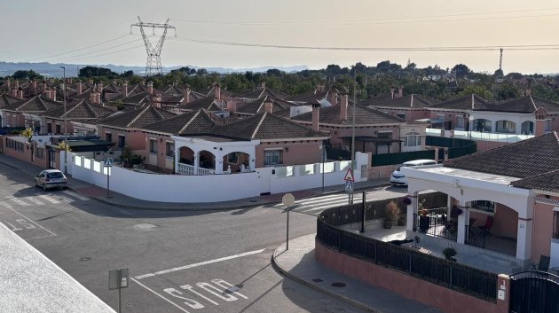 Resale - Villa -
Los Montesinos - La Herrada