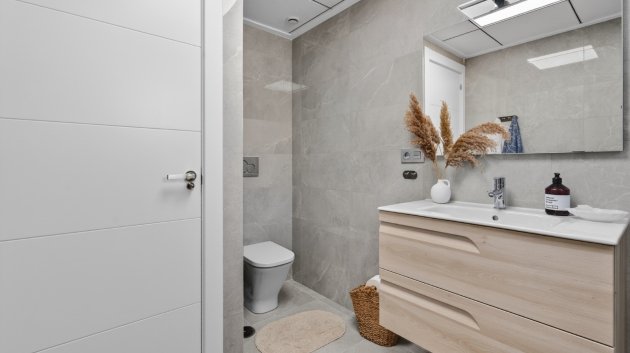 Reventa - Apartamentos -
Torrevieja - Playa Los Locos