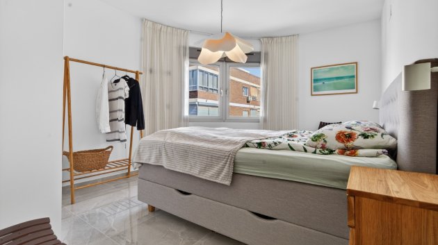 Reventa - Apartamentos -
Torrevieja - Playa Los Locos