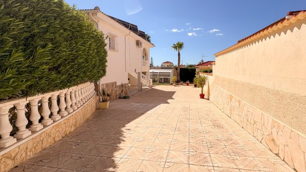 Resale - Villa -
Ciudad Quesada