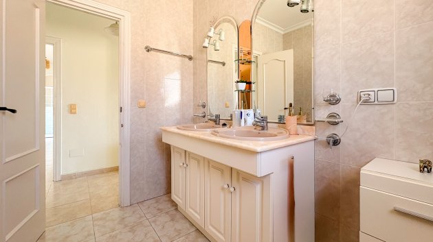 Resale - Villa -
Ciudad Quesada