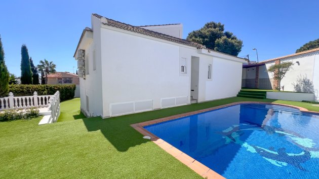 Revente - Villa -
Torrevieja - Los Balcones