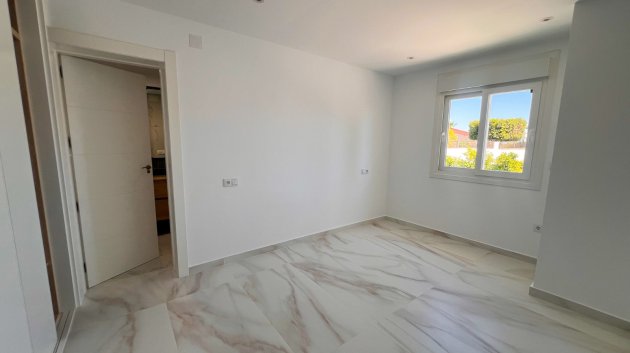 Revente - Villa -
Torrevieja - Los Balcones