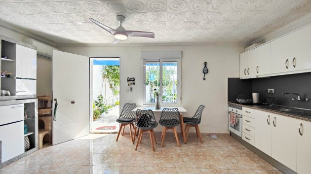 Resale - Townhouse -
Torrevieja - Torreta - Salado