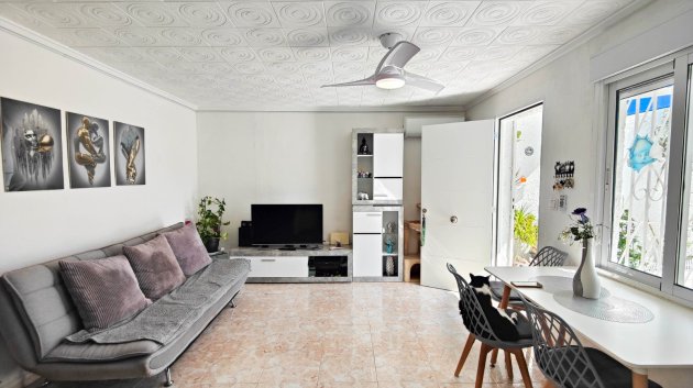 Resale - Townhouse -
Torrevieja - Torreta - Salado