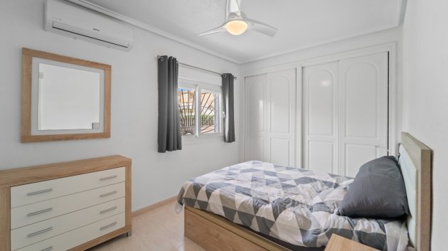 Reventa - Chalets -
Benijofar - Monte Azul