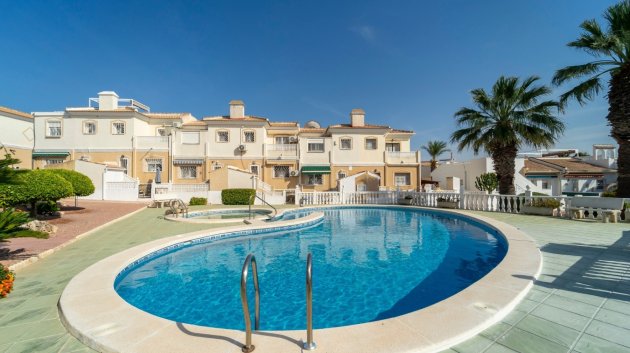 Reventa - Chalets -
Benijofar - Monte Azul