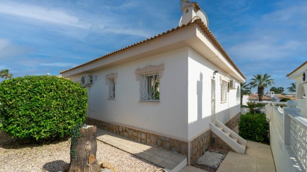 Reventa - Chalets -
Benijofar - Monte Azul