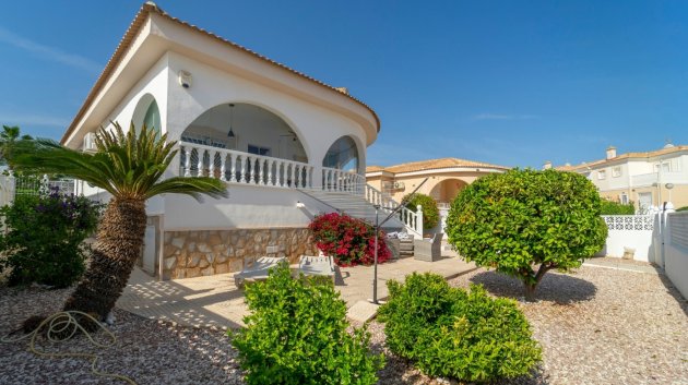 Reventa - Chalets -
Benijofar - Monte Azul