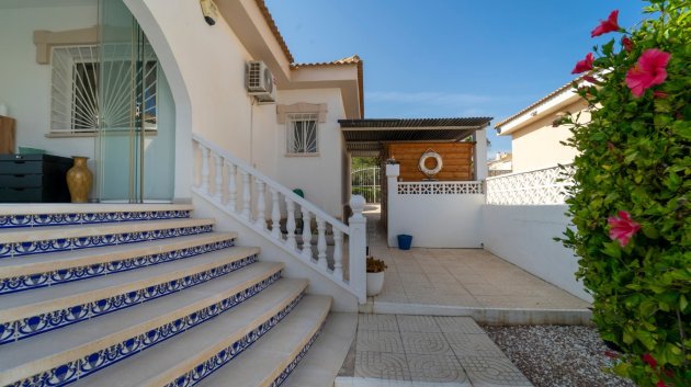 Reventa - Chalets -
Benijofar - Monte Azul