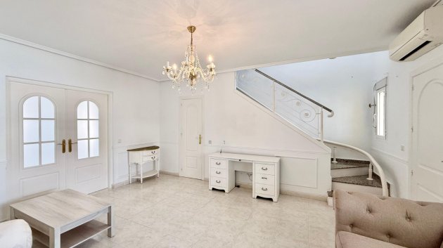 Resale - Townhouse -
Benijofar