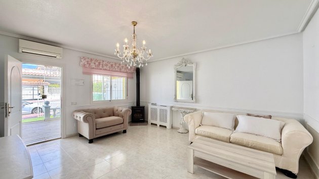 Resale - Townhouse -
Benijofar