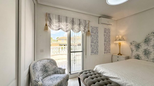 Resale - Townhouse -
Benijofar