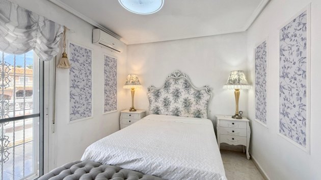 Resale - Townhouse -
Benijofar
