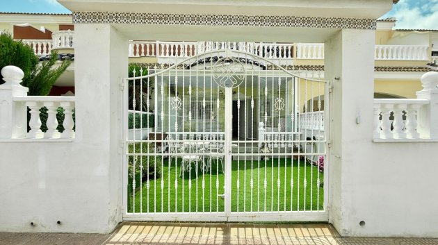 Resale - Townhouse -
Benijofar