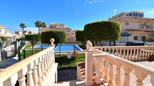 Reventa - Chalets -
Orihuela Costa - Playa Flamenca