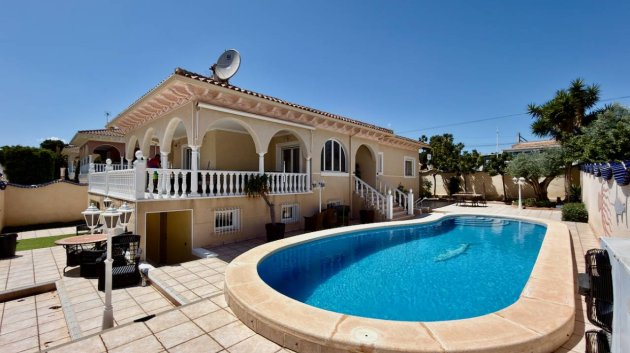 Resale - Villa -
Ciudad Quesada - Urbanizaciones