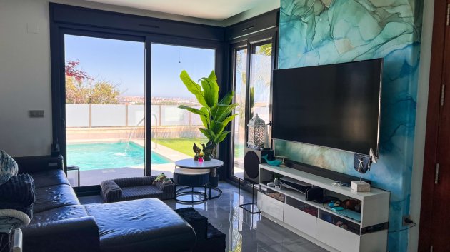 Resale - Villa -
Torrevieja - Los Balcones