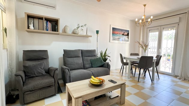 Resale - Villa -
Torrevieja - Nueva Torrevieja