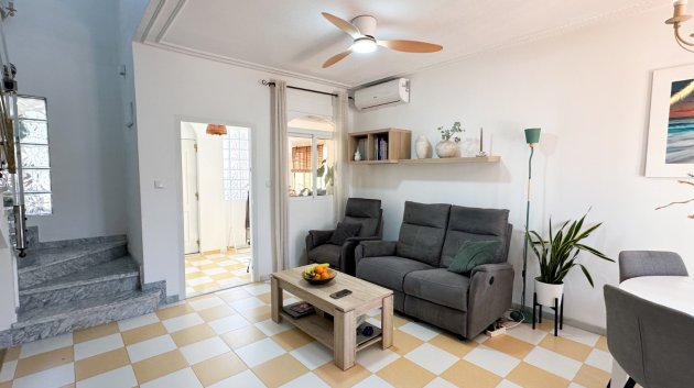 Resale - Villa -
Torrevieja - Nueva Torrevieja