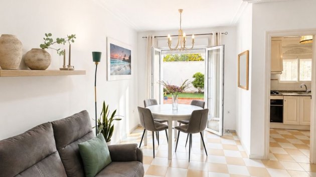 Resale - Villa -
Torrevieja - Nueva Torrevieja