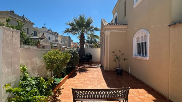 Resale - Villa -
Torrevieja - Nueva Torrevieja