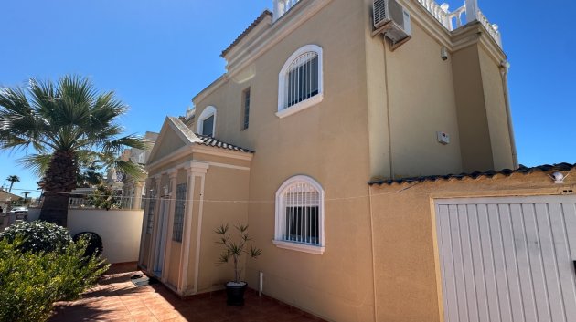 Resale - Villa -
Torrevieja - Nueva Torrevieja