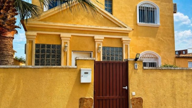 Resale - Villa -
Torrevieja - Nueva Torrevieja