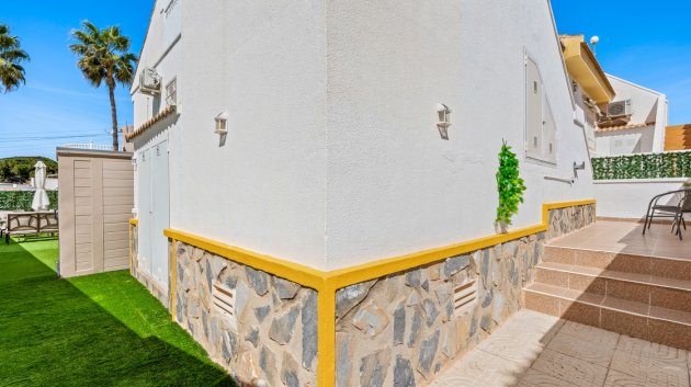 Reventa - Chalets -
Benijofar - Monte Azul