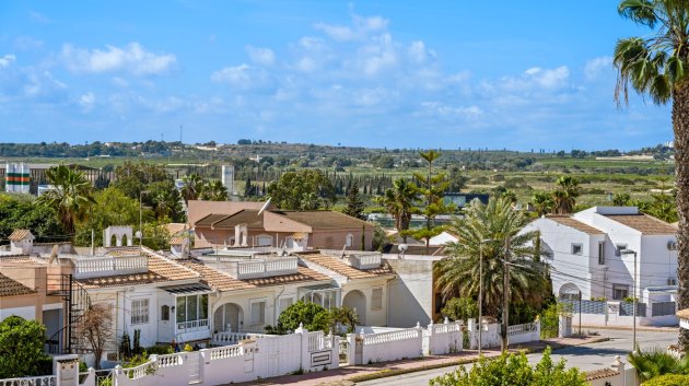 Reventa - Chalets -
Benijofar - Monte Azul