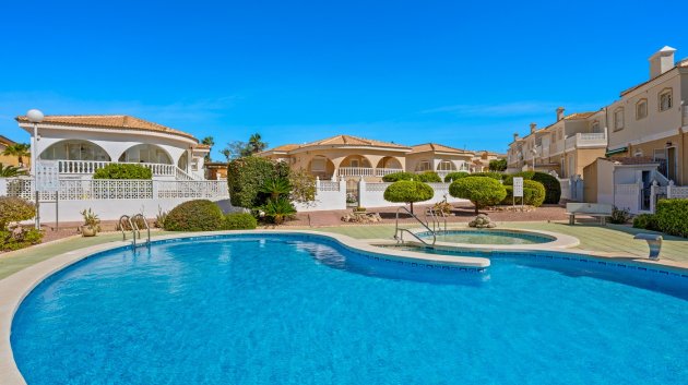 Reventa - Chalets -
Benijofar - Monte Azul