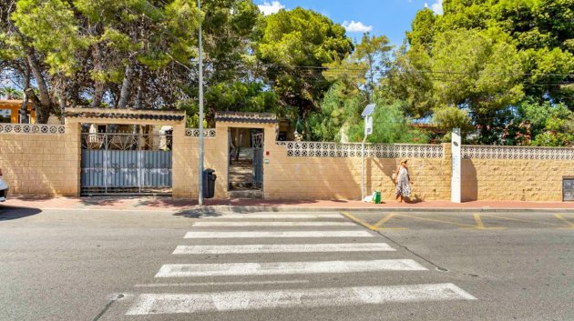 Resale - Villa -
Torrevieja - Los Balcones