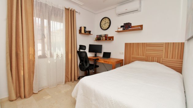 Resale - Townhouse -
Villamartín - PAU 8
