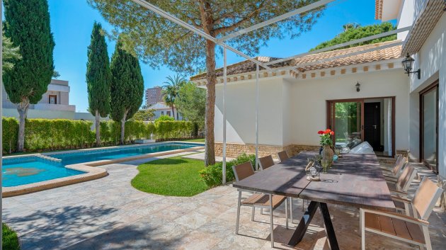 Resale - Villa -
Orihuela Costa - Dehesa de campoamor