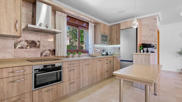 Resale - Villa -
Orihuela Costa - Dehesa de campoamor