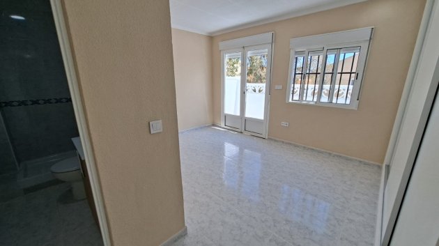 Resale - Townhouse -
La Marina - La Marina - Urbanization