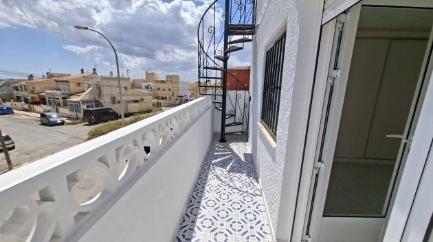 Resale - Townhouse -
La Marina - La Marina - Urbanization