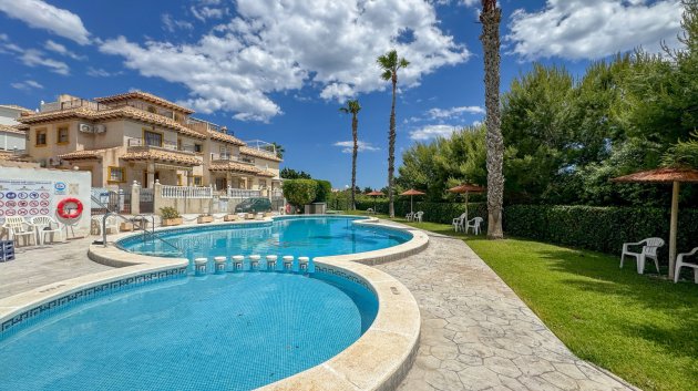 Resale - Villa -
Orihuela Costa - La Zenia
