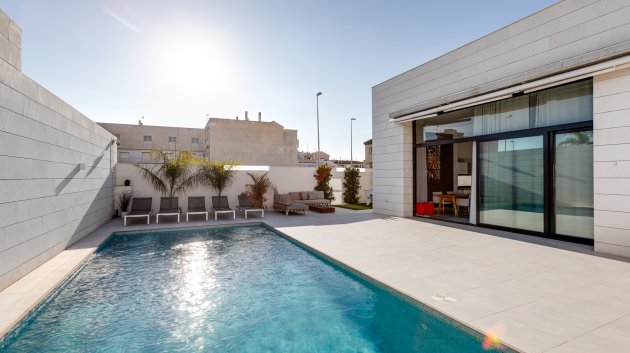 Obra nueva - Chalets -
Pilar de la Horadada