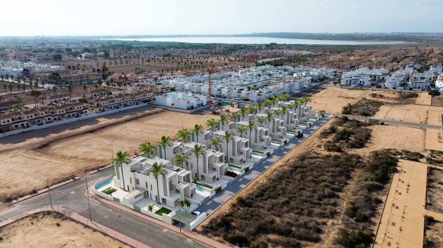 Obra nueva - Chalets -
Ciudad Quesada