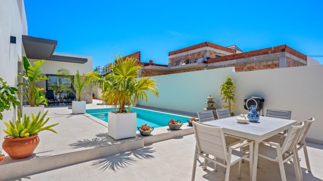 Resale - 6. Detached villa -
Daya Nueva - Costa Blanca South