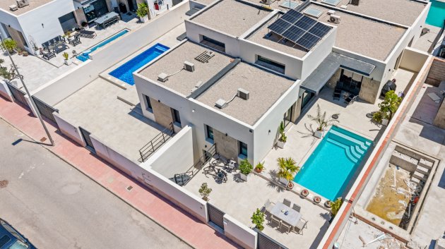 Resale - 6. Detached villa -
Daya Nueva - Costa Blanca South