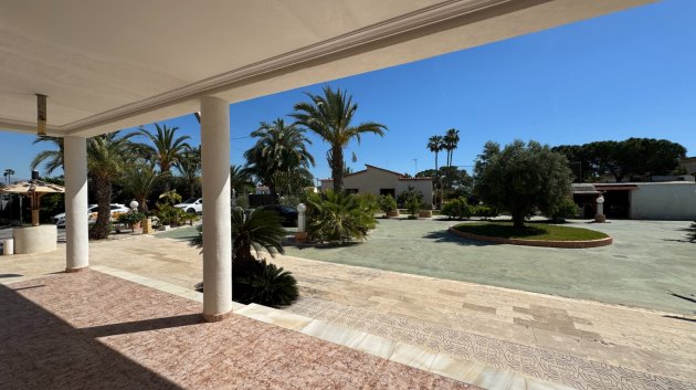 Resale - Villa -
Elche - Valverde