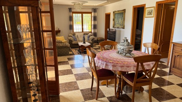 Resale - Villa -
Elche - Valverde