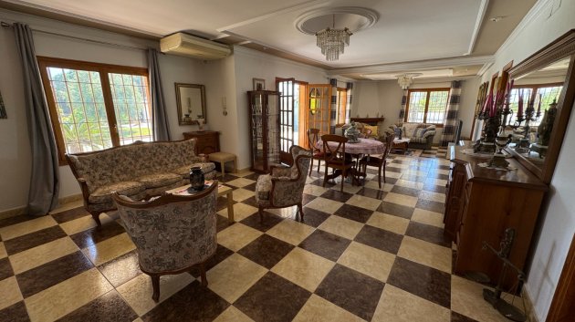 Resale - Villa -
Elche - Valverde