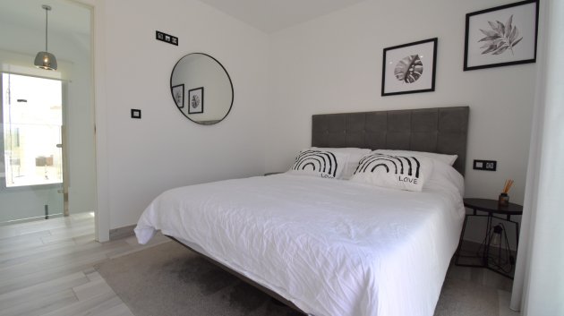 Resale - Villa -
Orihuela Costa - Lomas De Cabo Roig