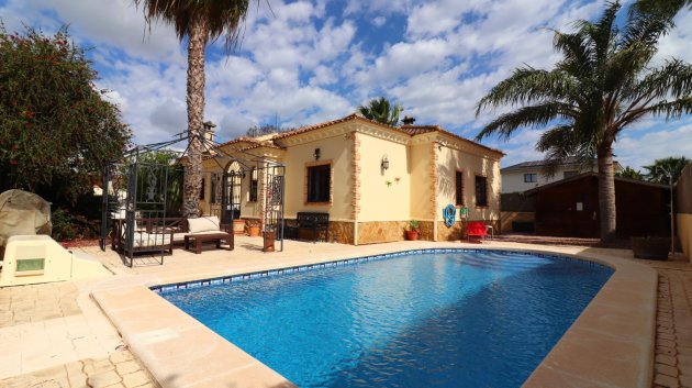 Resale - Villa -
Formentera del Segura - Fincas de La Vega