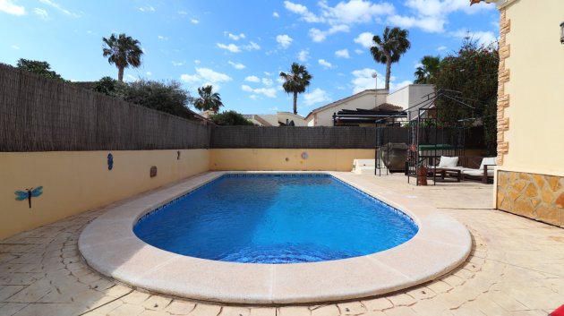 Resale - Villa -
Formentera del Segura - Fincas de La Vega